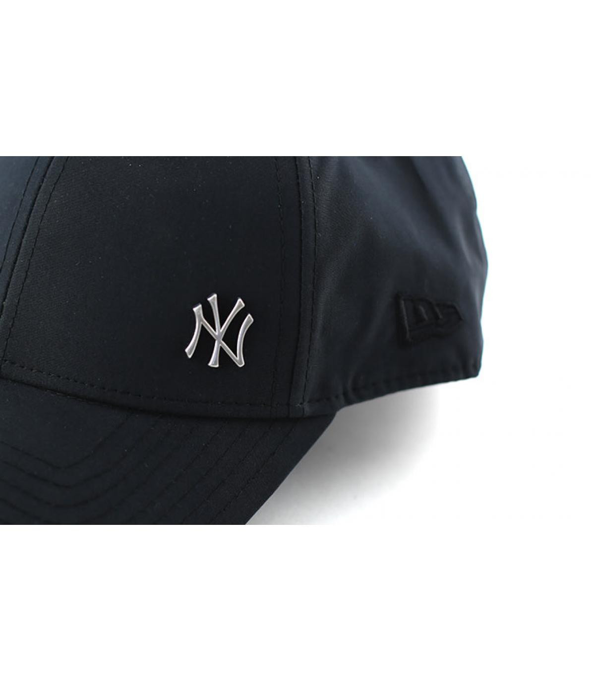 Casquette noire petit logo NY